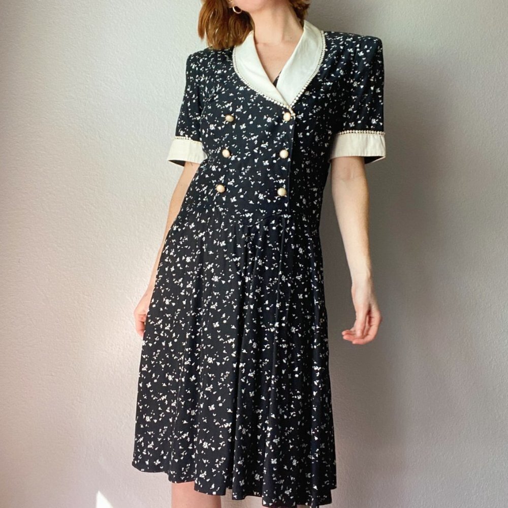 Vintage 1980s S.L. Petites Black Floral Front Button Pleated Sun Dress
